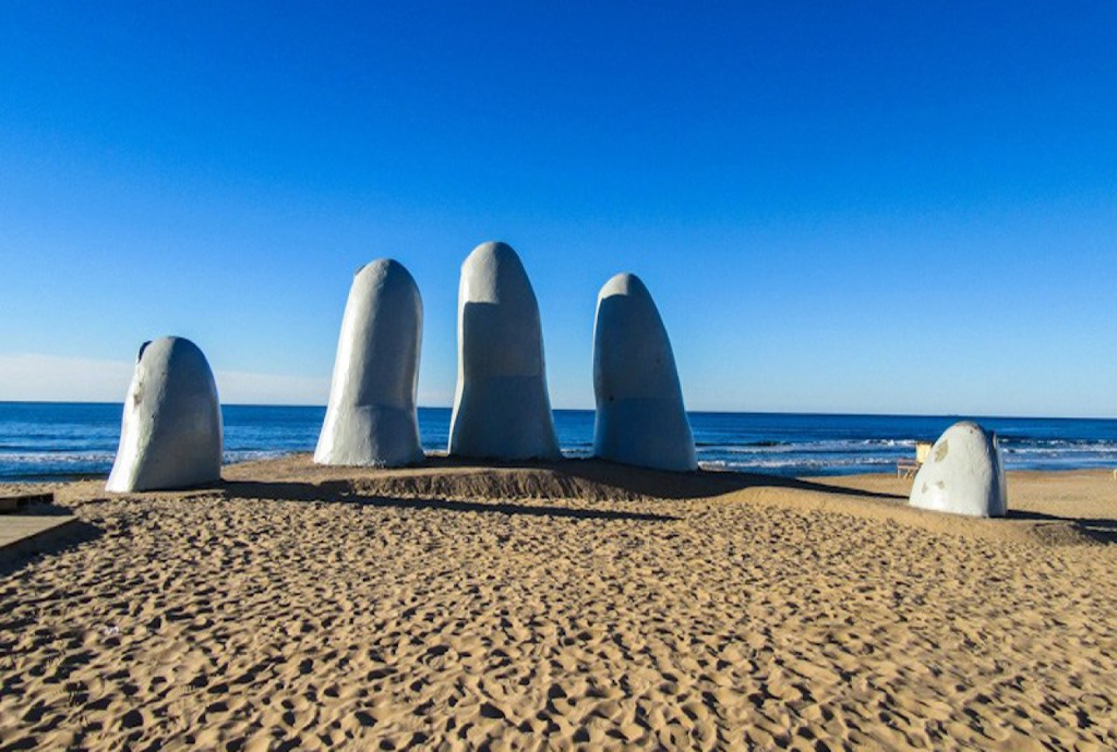 monumento la mano